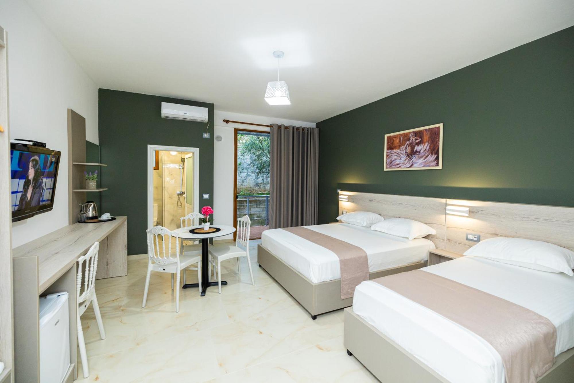 Hotel Idi Влёра Экстерьер фото